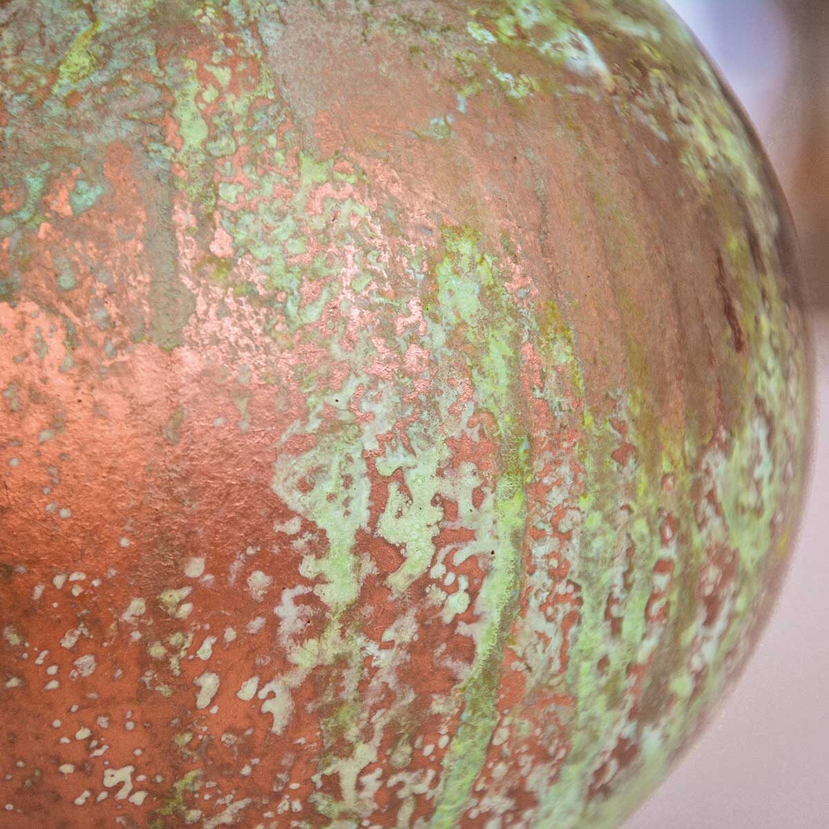 Cobber Spirits vase som er irret efter spray og metalmaling